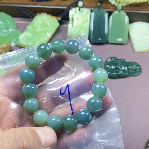 未镶嵌蛇纹石玉颈饰