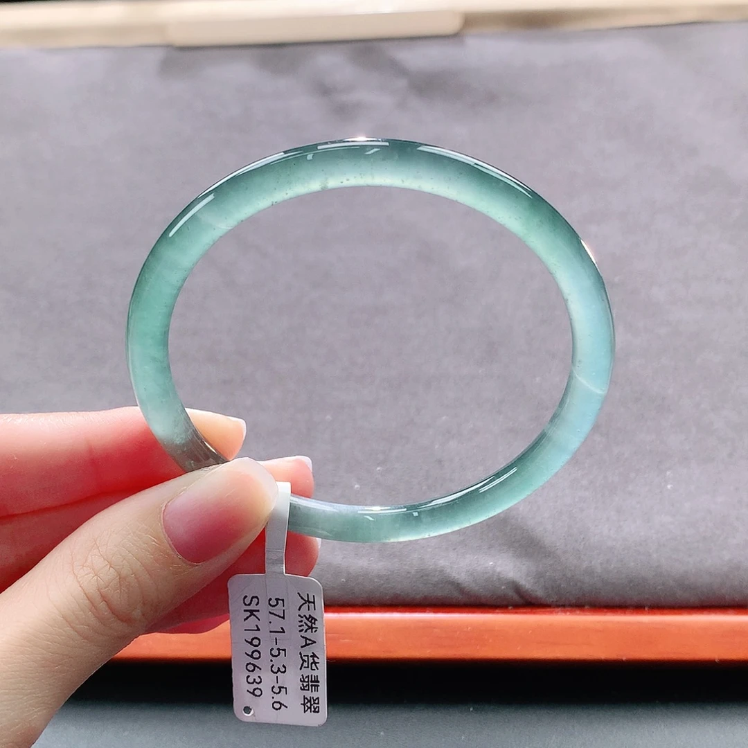 翡翠手镯未镶嵌天然