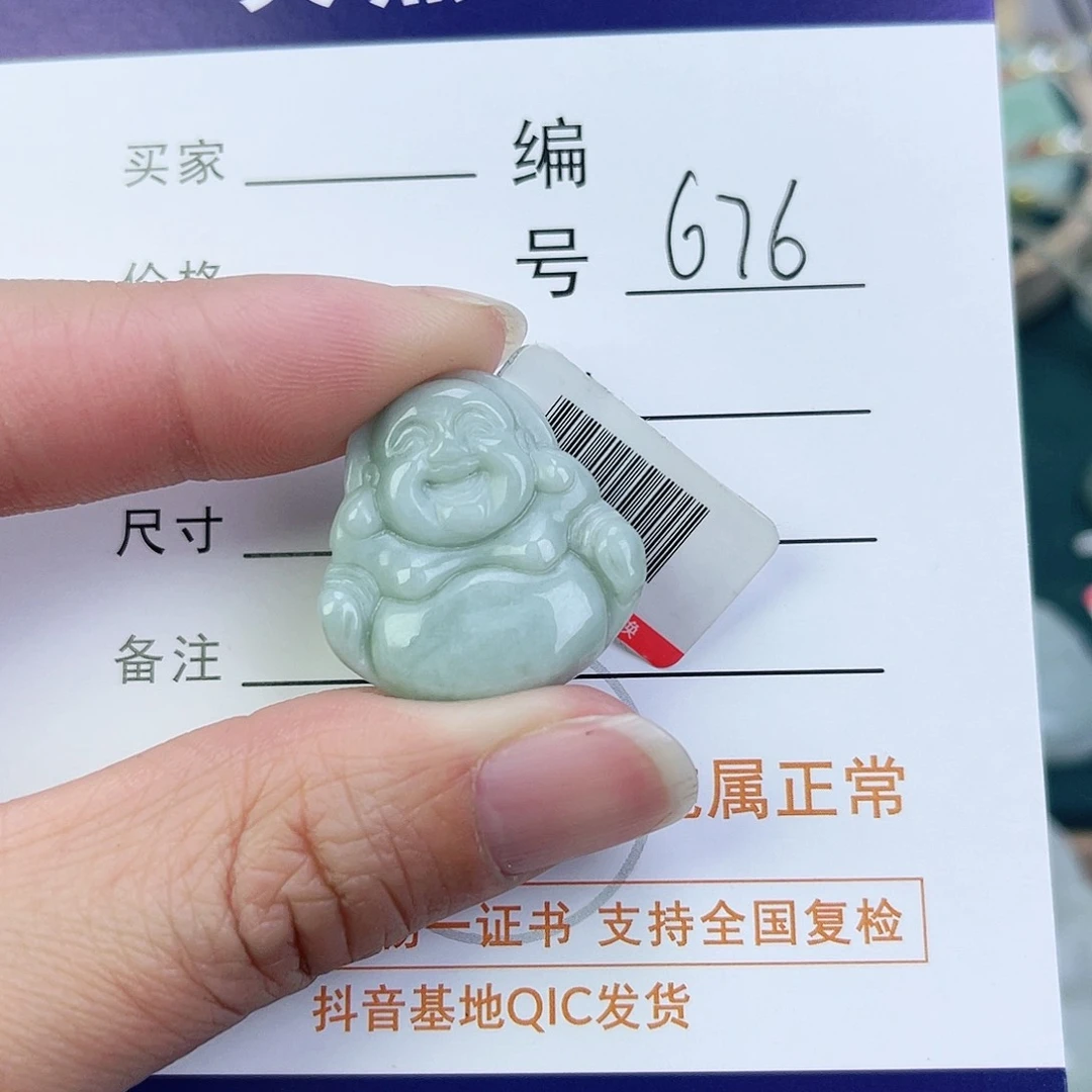 翡翠颈饰未镶嵌佛公微瑕