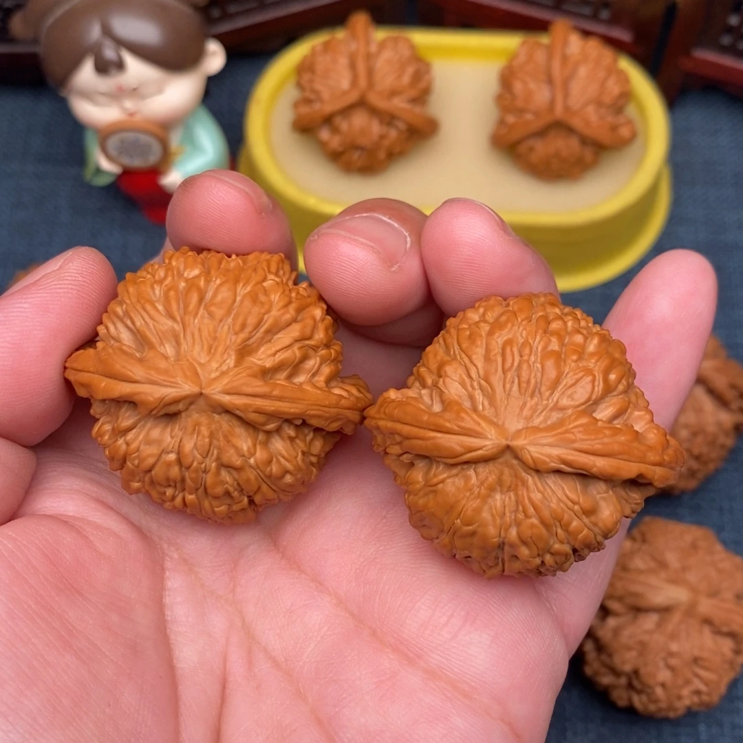 把件文玩核桃全品红皮白狮子41.5