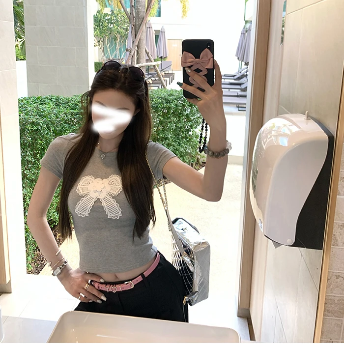 “花园秀场”刺绣蝴蝶结圆领正肩t恤女夏季修身短款气质辣妹上衣