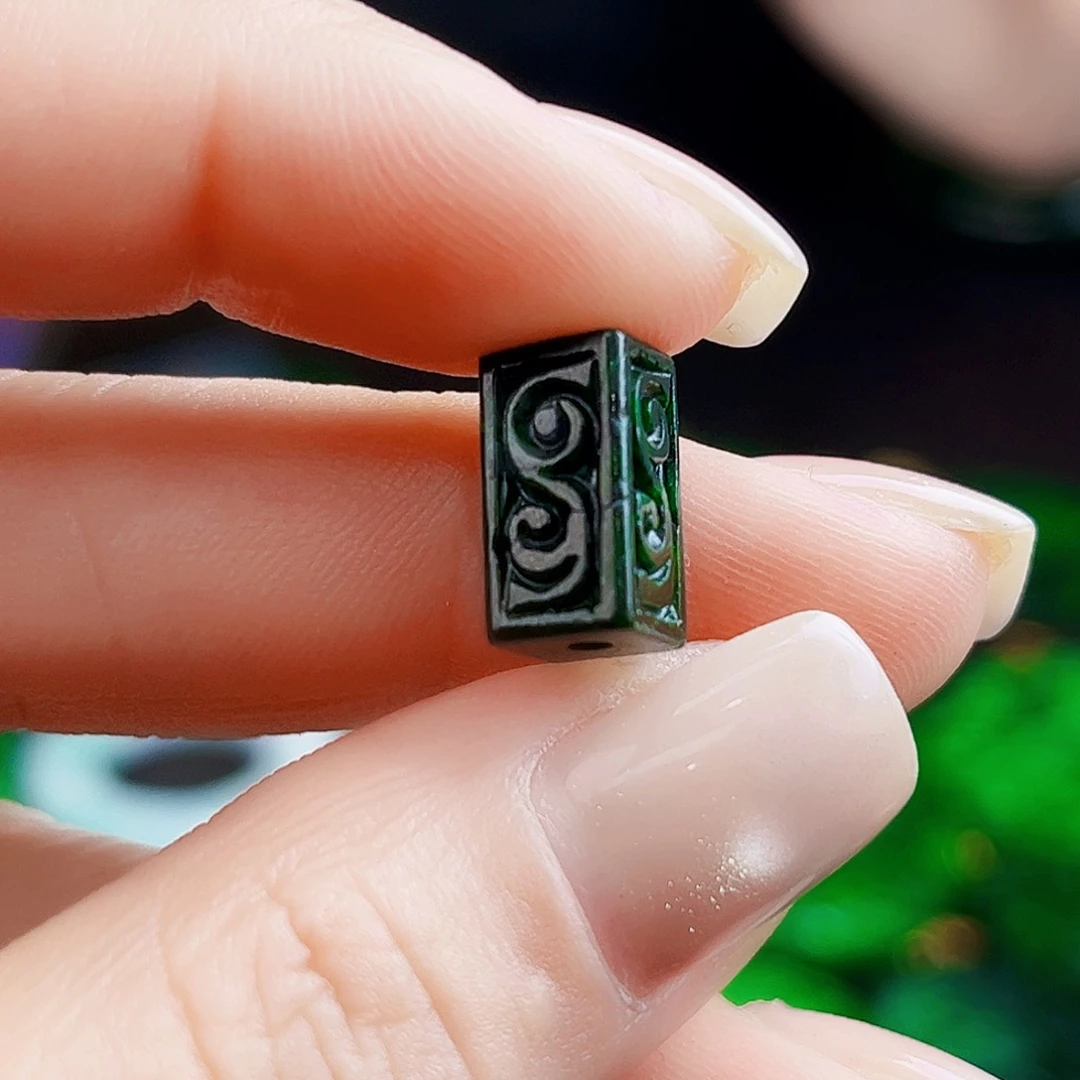 颈饰未镶嵌翡翠多样性