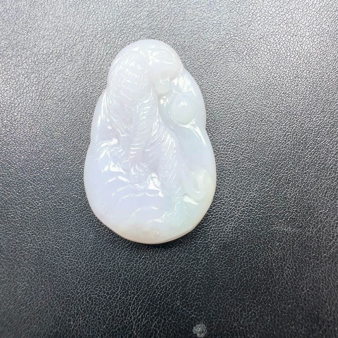 嘘***颈饰未镶嵌翡翠虎