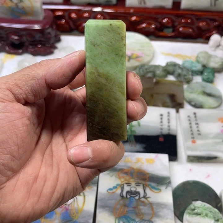 独山玉未镶嵌颈饰
