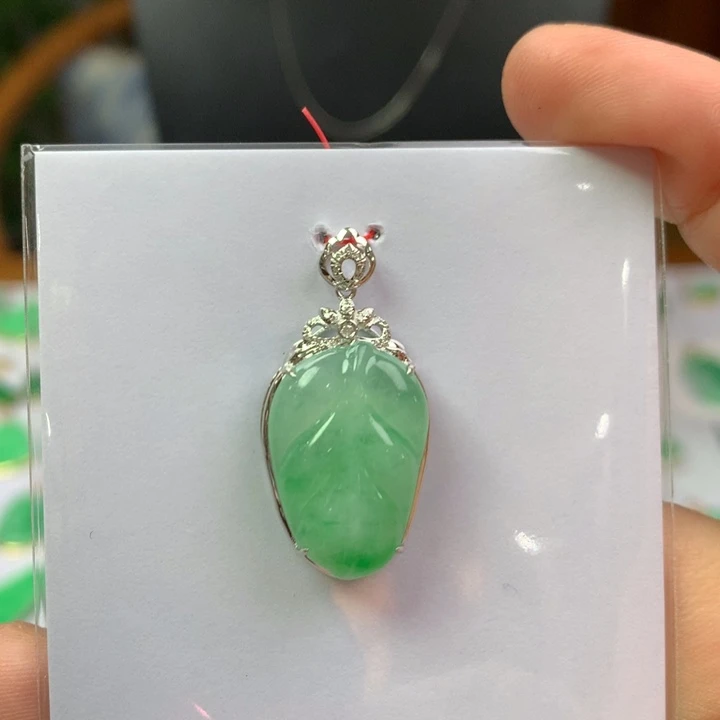 颈饰18K金镶嵌翡翠翡翠吊坠