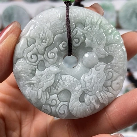 翡翠颈饰未镶嵌九龙扣两面工