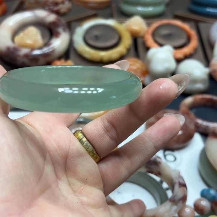 蓝***8石英岩玉合金颈饰