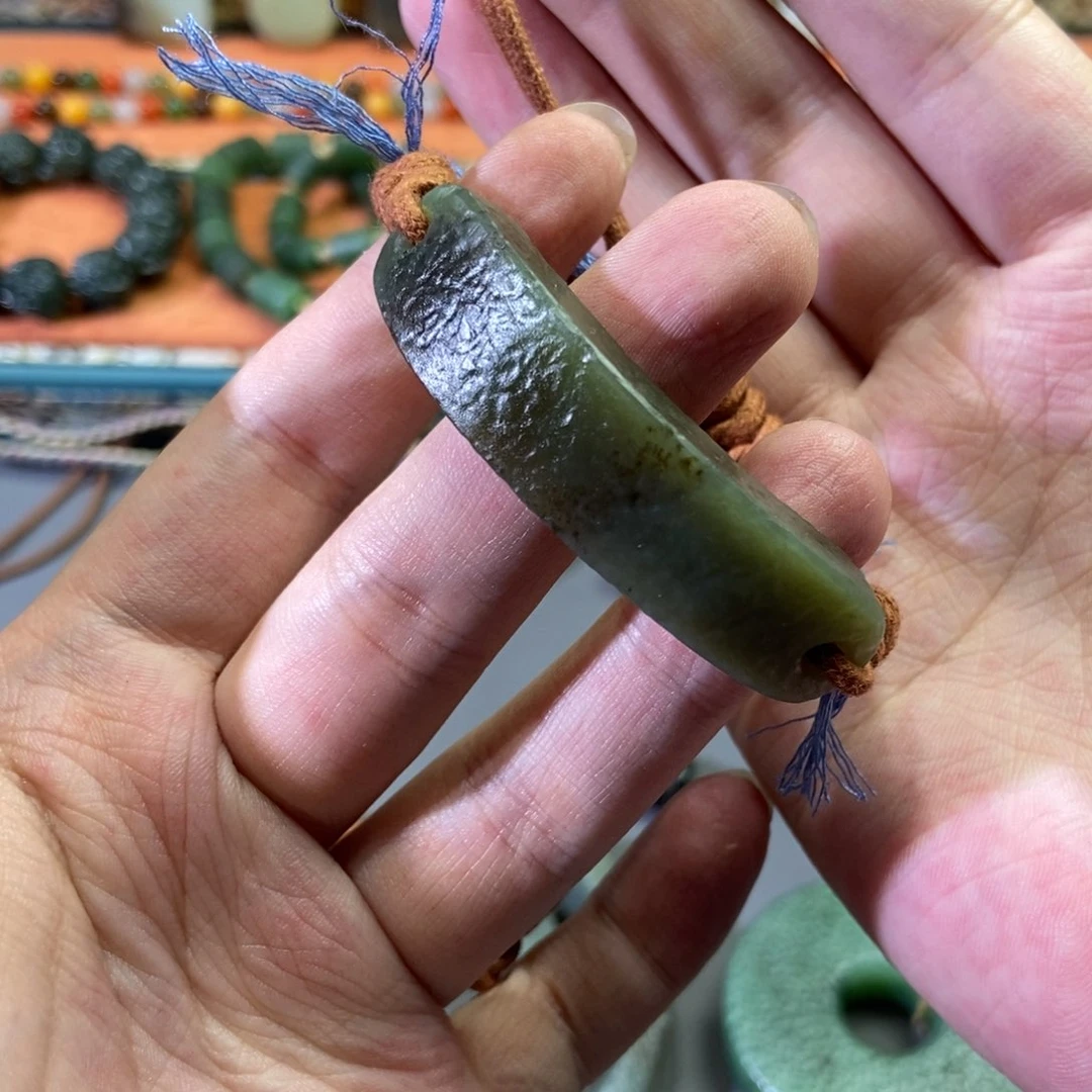 和田玉颈饰未镶嵌大**雨