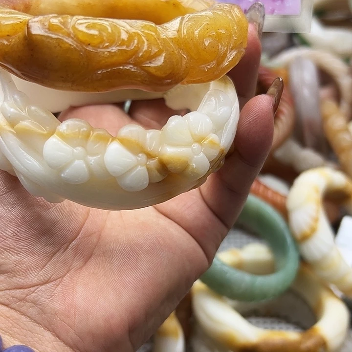 未镶嵌手镯石英岩玉