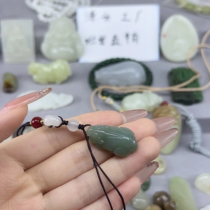 颈饰未镶嵌和田玉