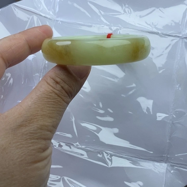透闪石-蛇纹石玉手镯未镶嵌?**?