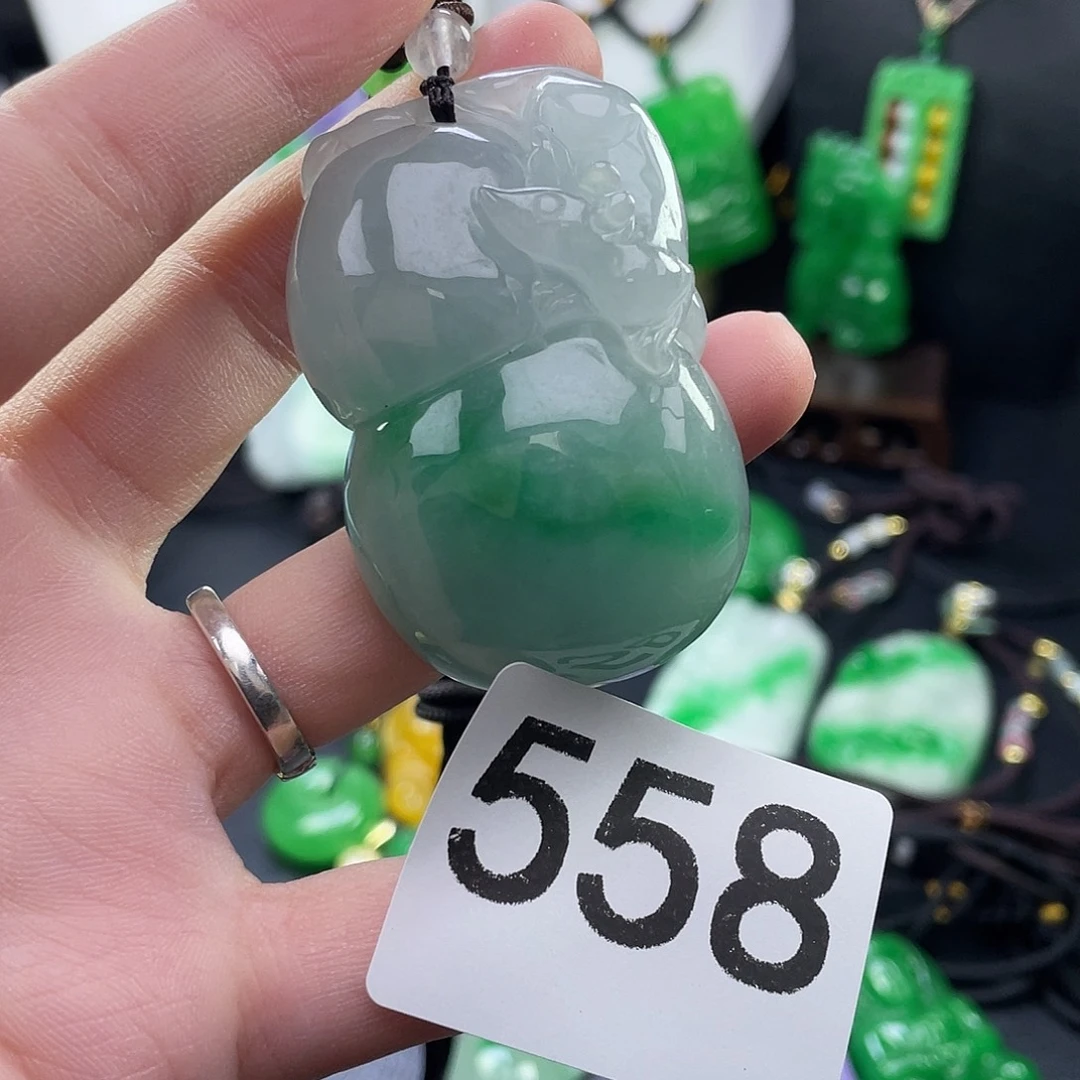 翡翠未镶嵌吊坠(赠链)