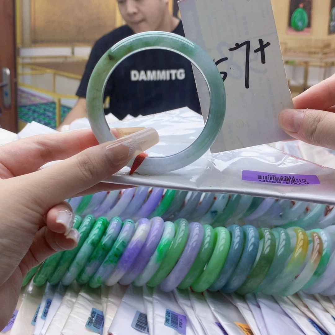 翡翠未镶嵌手镯jj