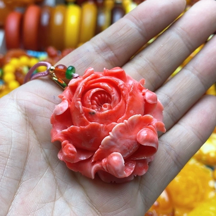 树脂制品萝*111号雕刻吊坠