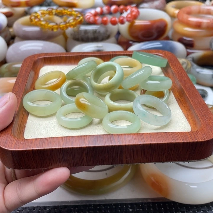 石英岩玉手镯未镶嵌