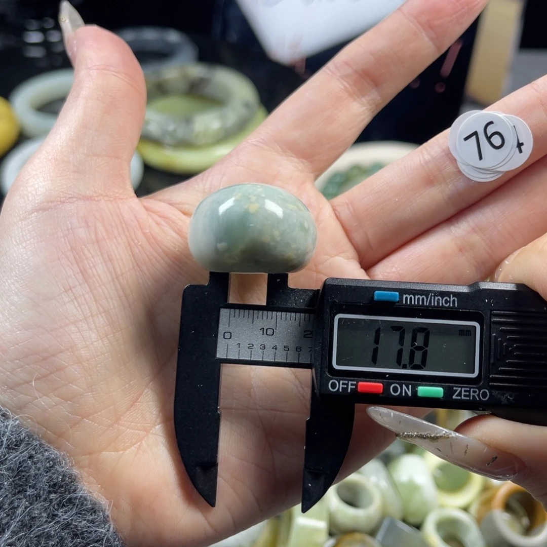 蛇纹石玉未镶嵌戒指