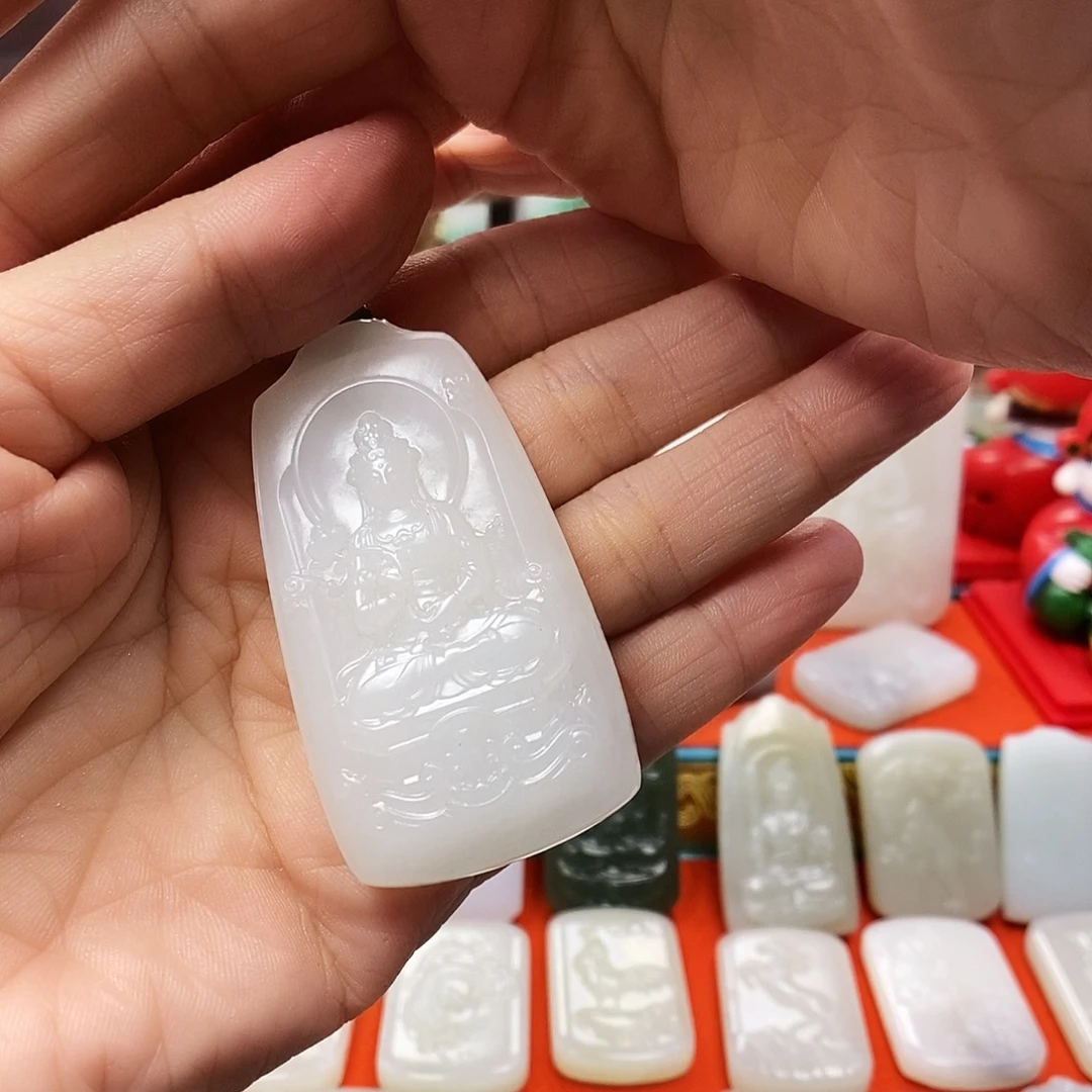 会***鱼和田玉未镶嵌颈饰