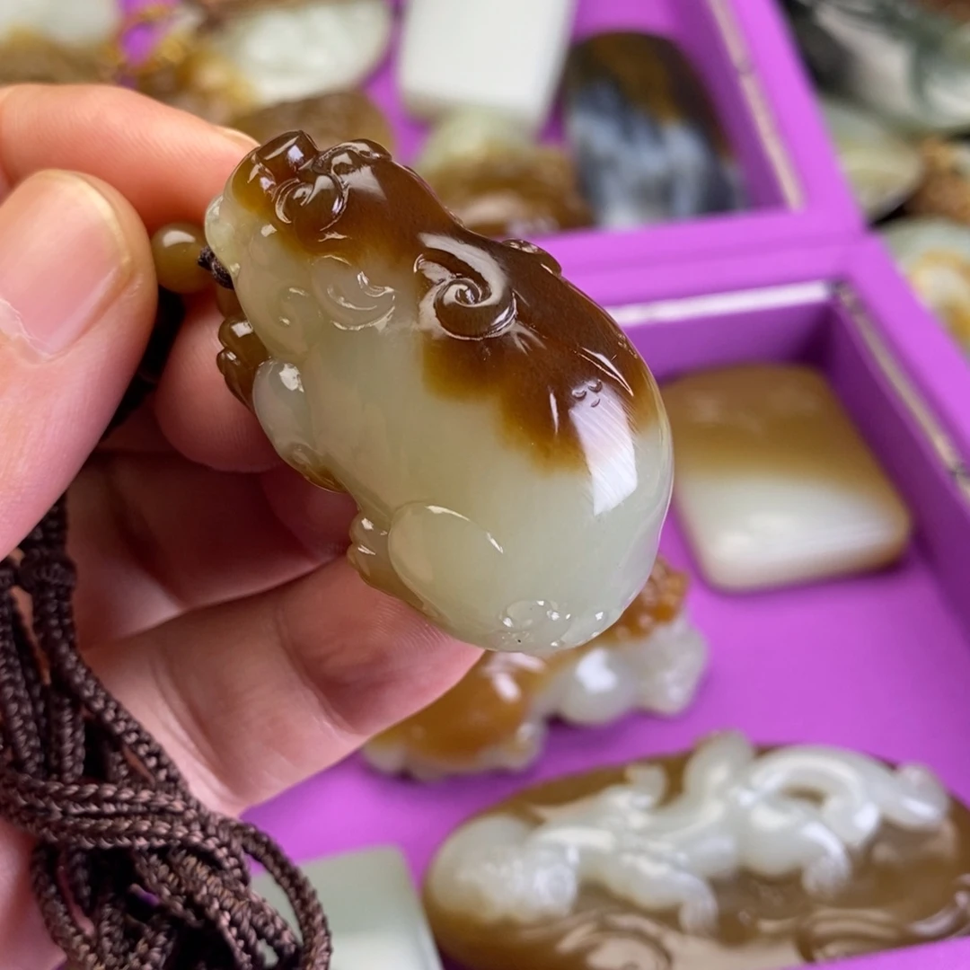 李***牛和田玉未镶嵌挂件