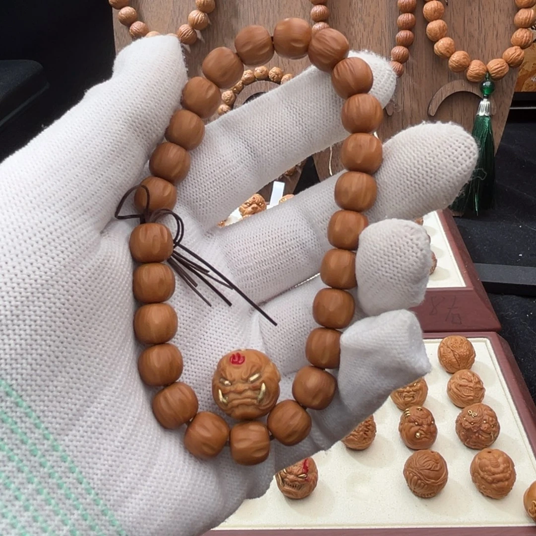 猴头核桃吊坠战斗瑕无限。 獠牙