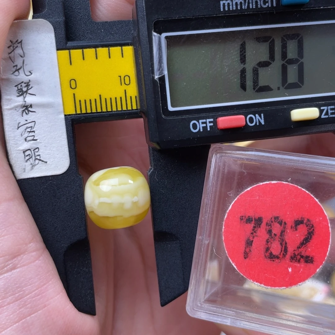 蜜蜡未镶嵌珠宝奇石微瑕