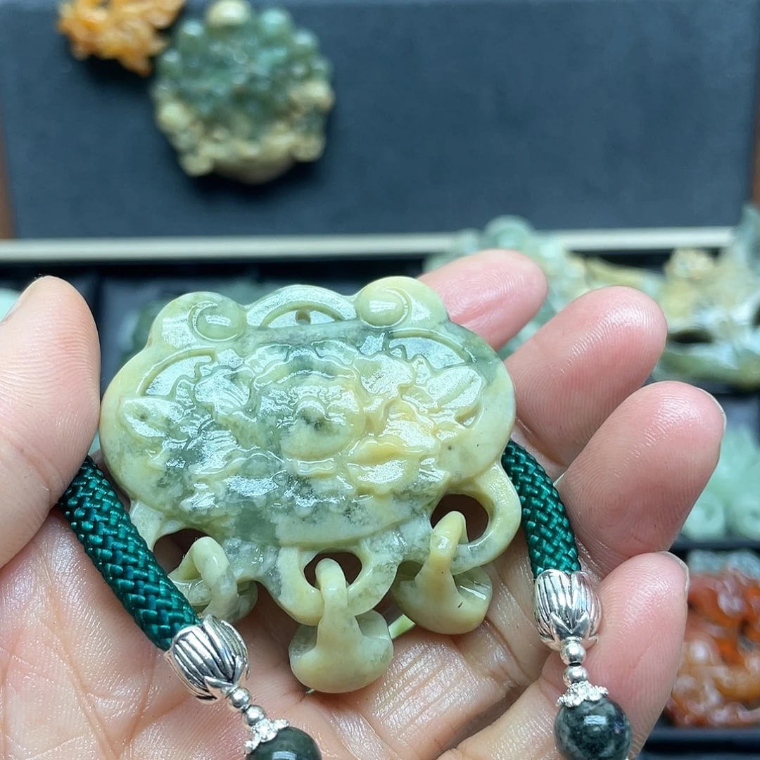 蛇纹石玉未镶嵌颈饰