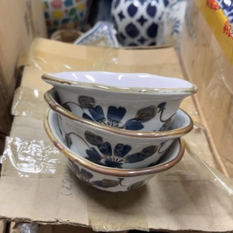 瓷片瑕疵瓷片介意不拍。。。。。。。。。