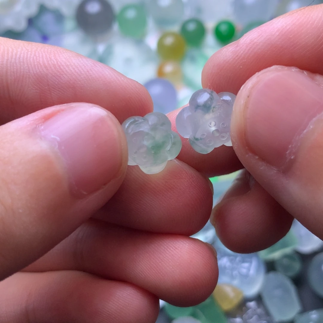 沈***姐未镶嵌珠子定制翡翠挂件