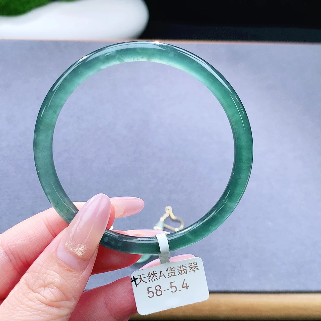 未镶嵌手镯（圆镯）翡翠