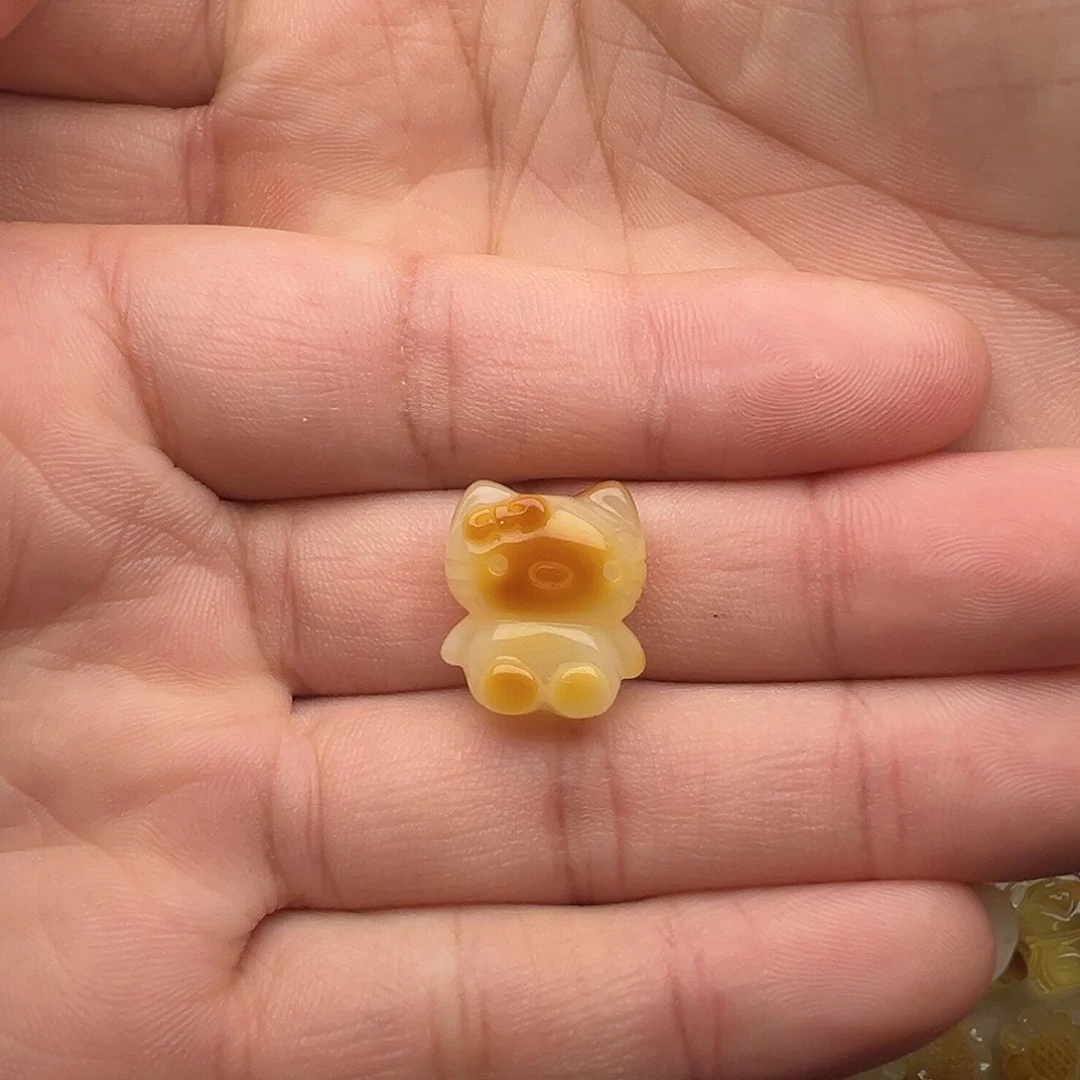 蜜蜡未镶嵌颈饰KT猫（打孔不退换）