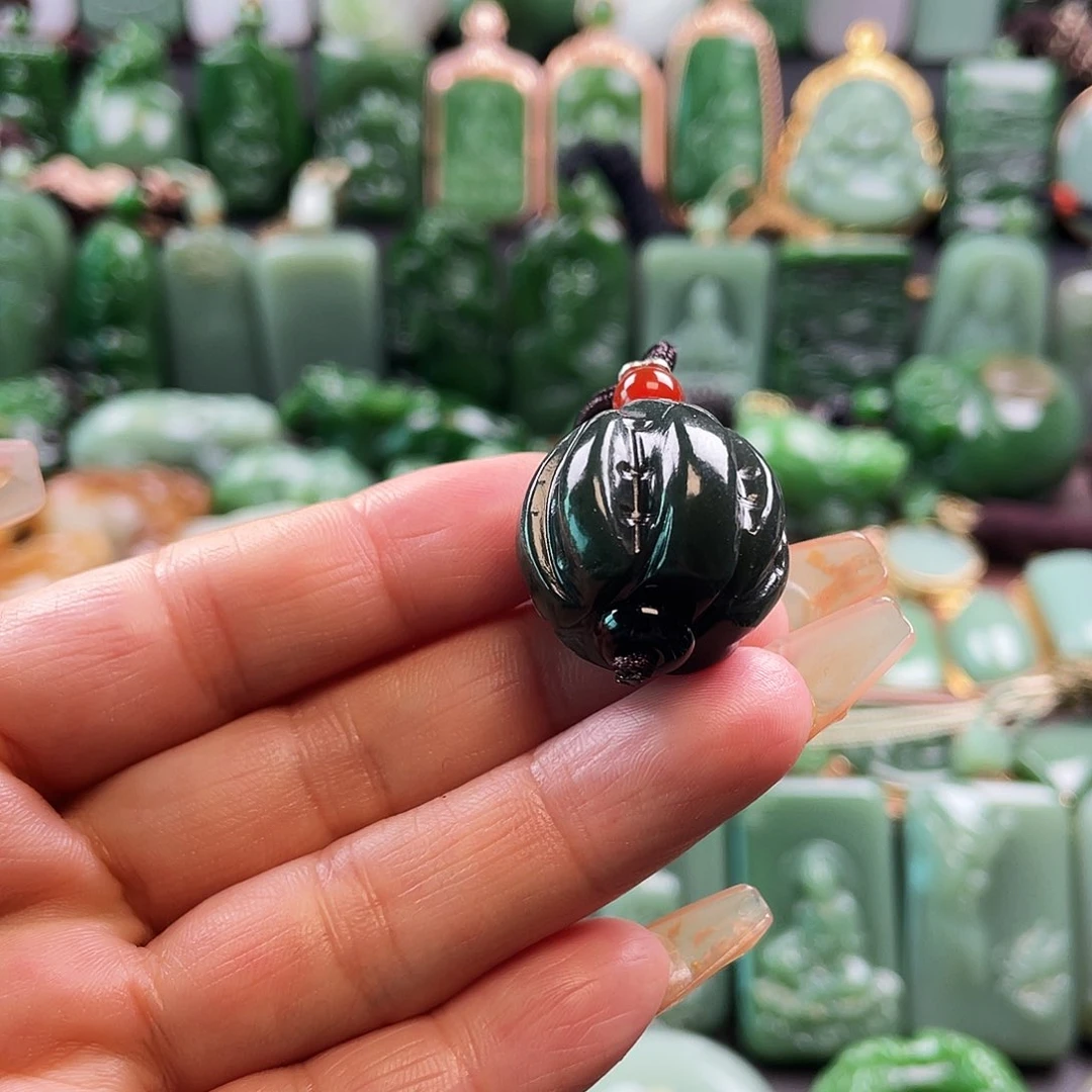 和田玉挂件未镶嵌?****人