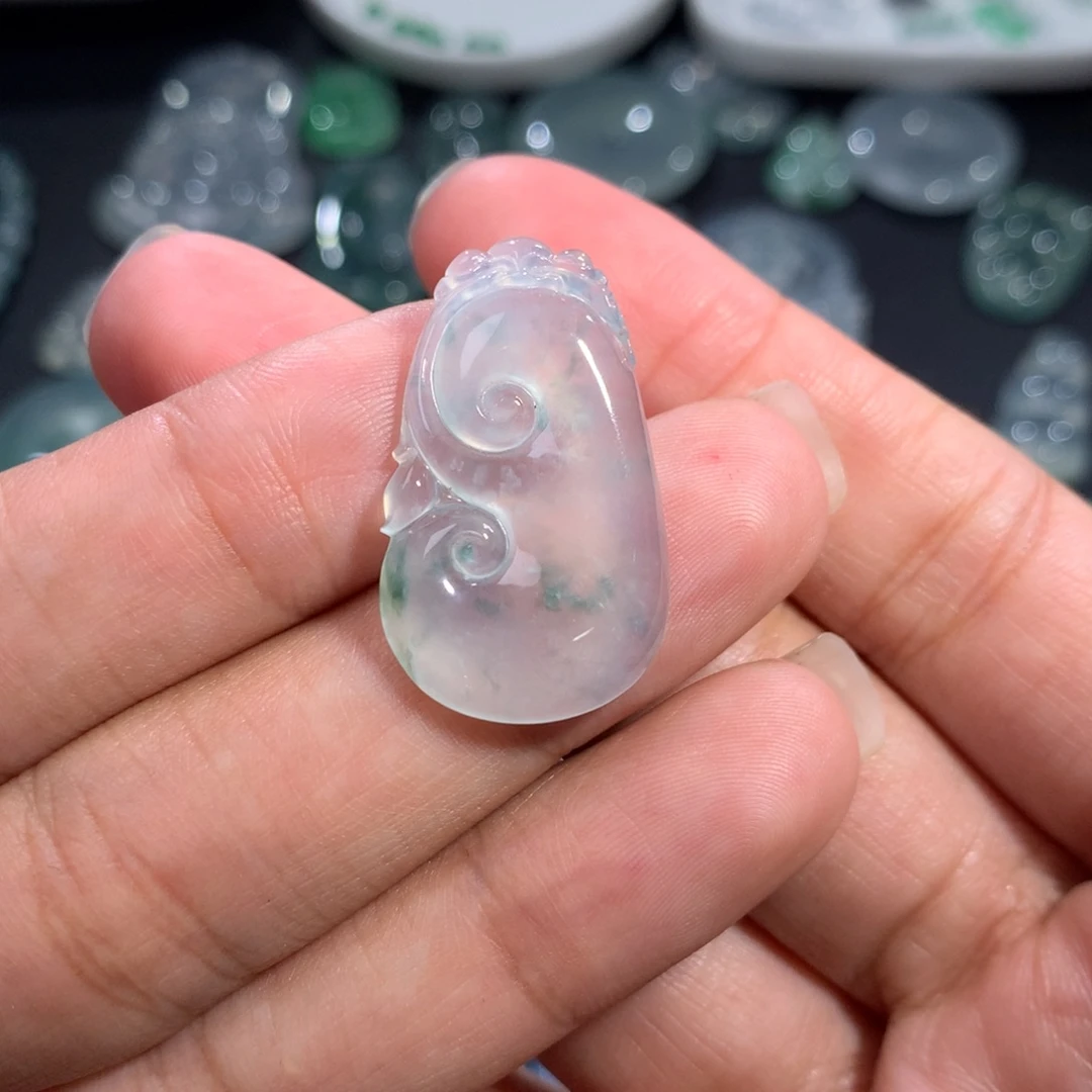 翡翠裸石未镶嵌飘花如意