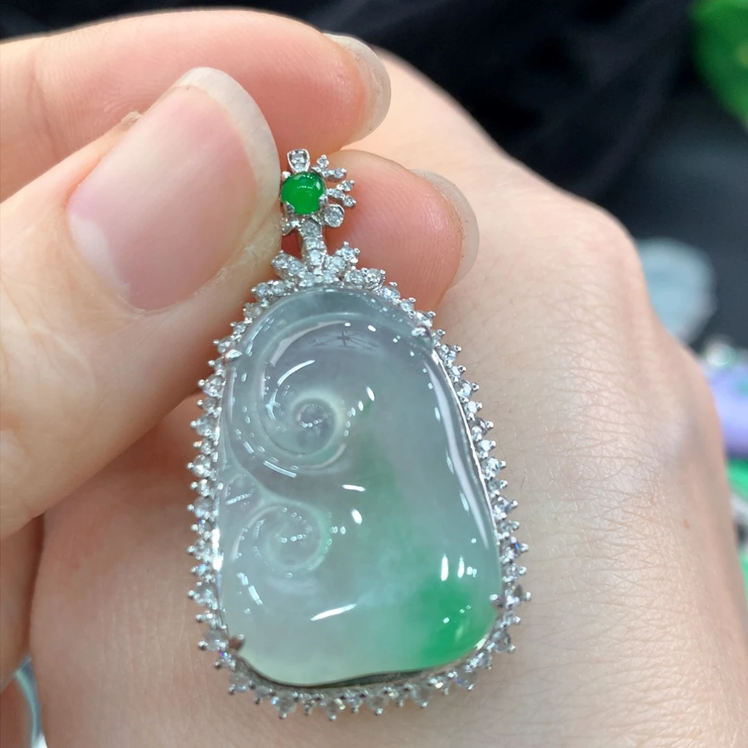 翡翠吊坠(不含链)18K金镶嵌