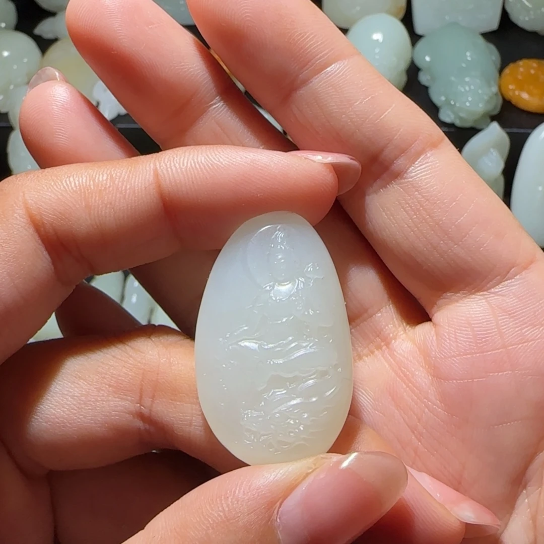 墨***烟和田玉未镶嵌颈饰