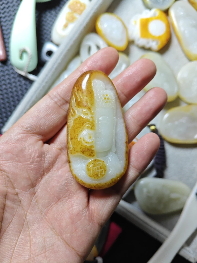 和田玉精品挂件一念之间