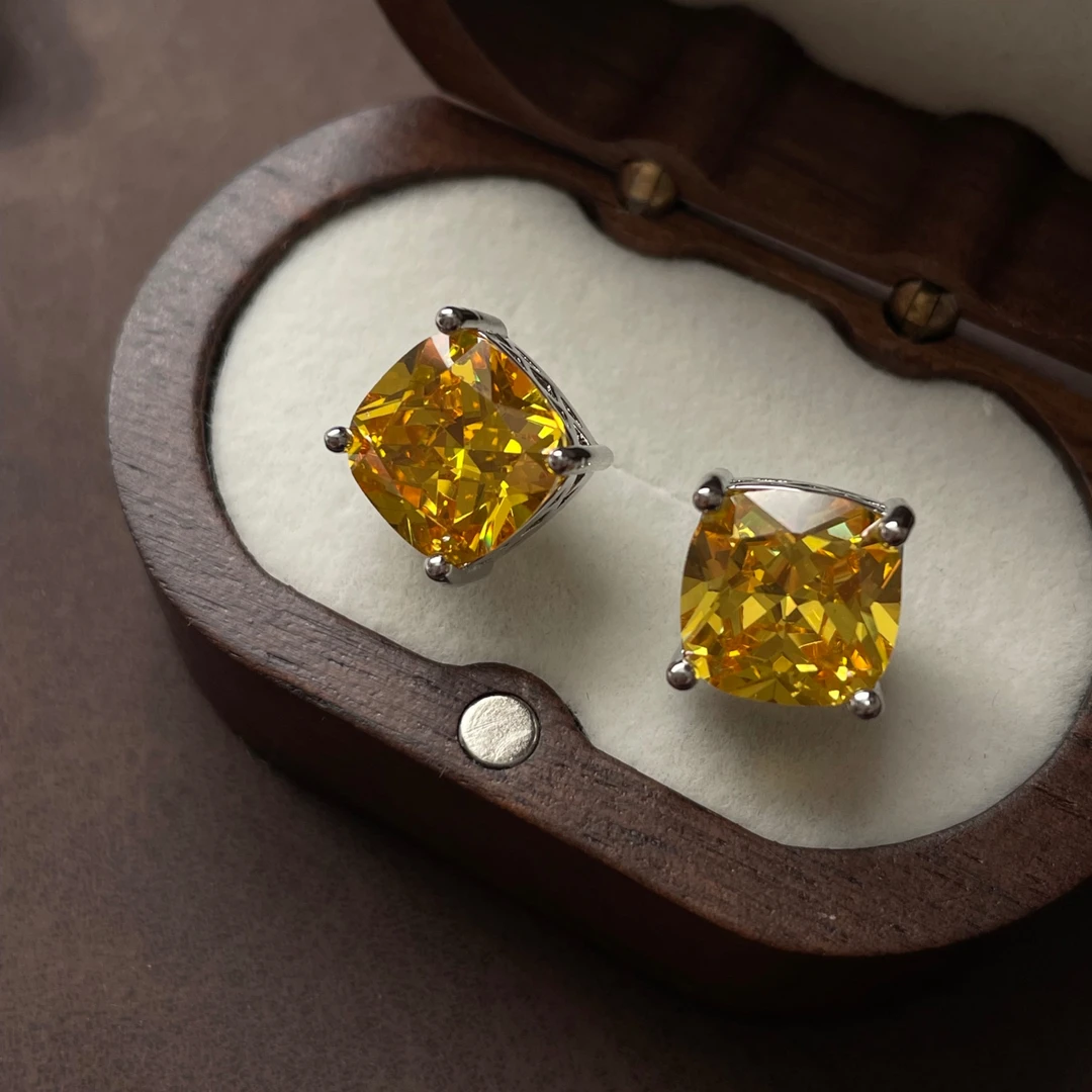 铜合金耳饰 爆闪黄水耳钉轻奢高级感ins风小众多巴胺高级耳饰银针