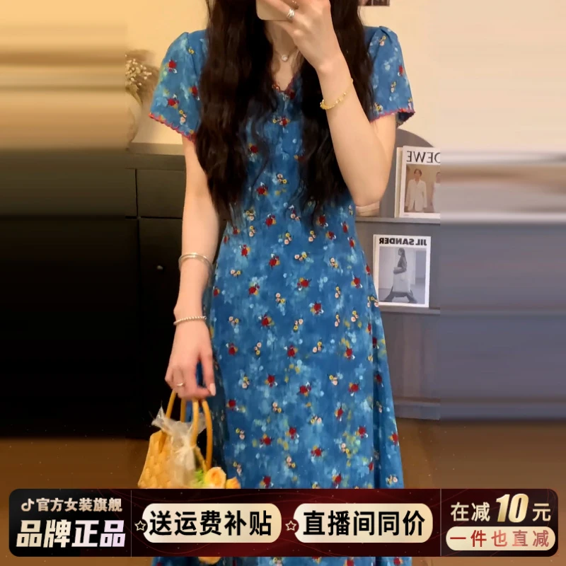 2025超火蓝色v领碎花连衣裙子女装夏季新款今年流行爆款法式长裙