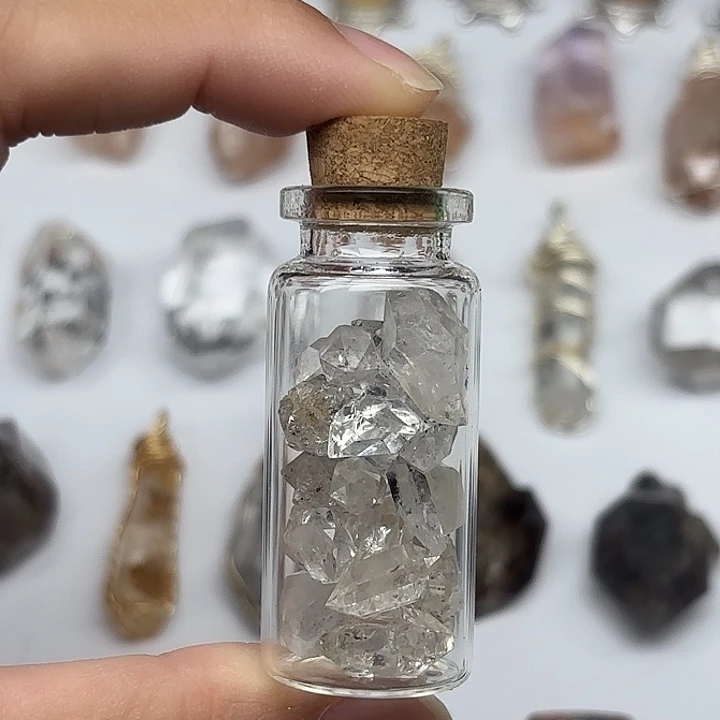 水晶未镶嵌颈饰闪灵钻瓶瓶