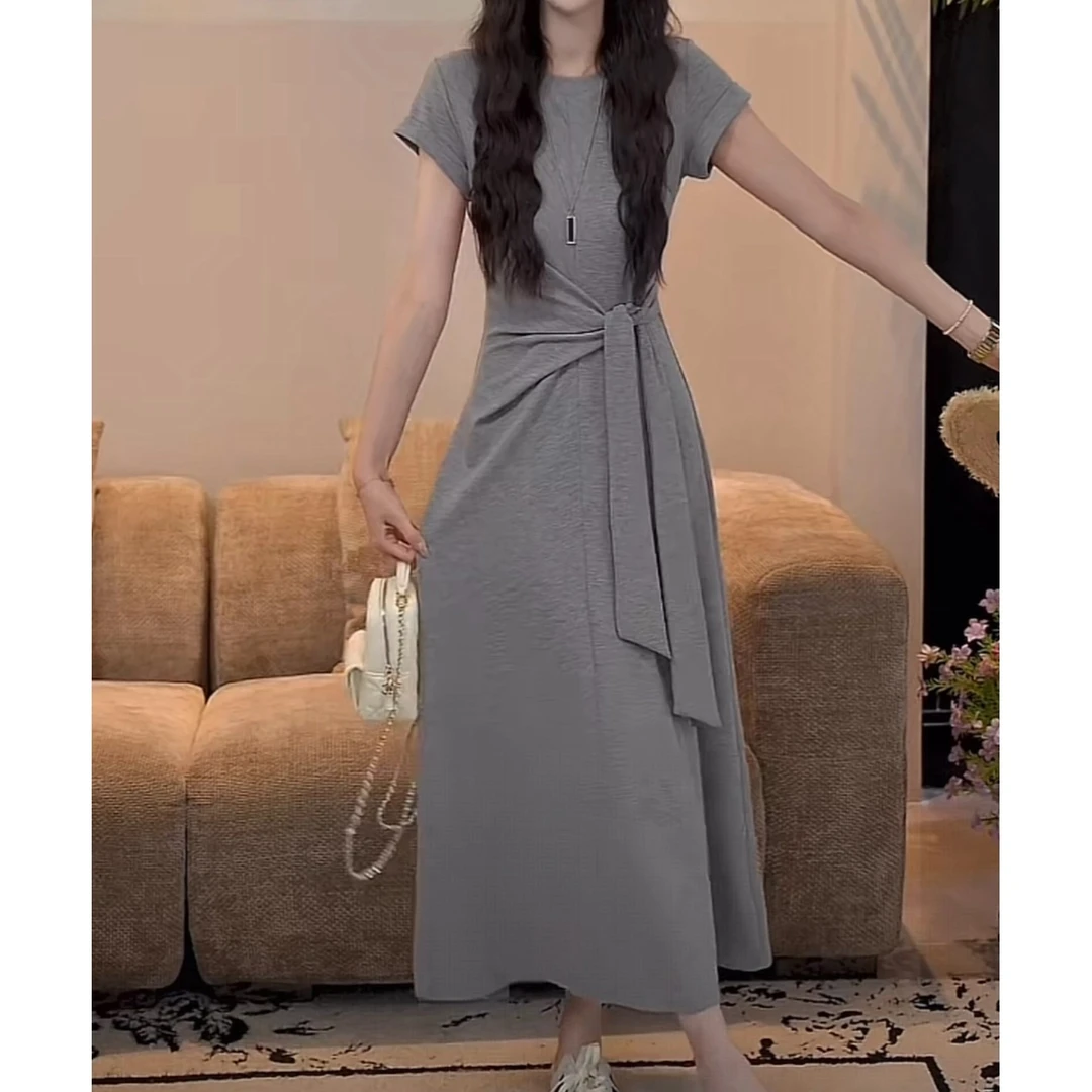 7434时尚绑带收腰显瘦垂感长裙2025夏季新款慵懒风灰色正肩连衣裙