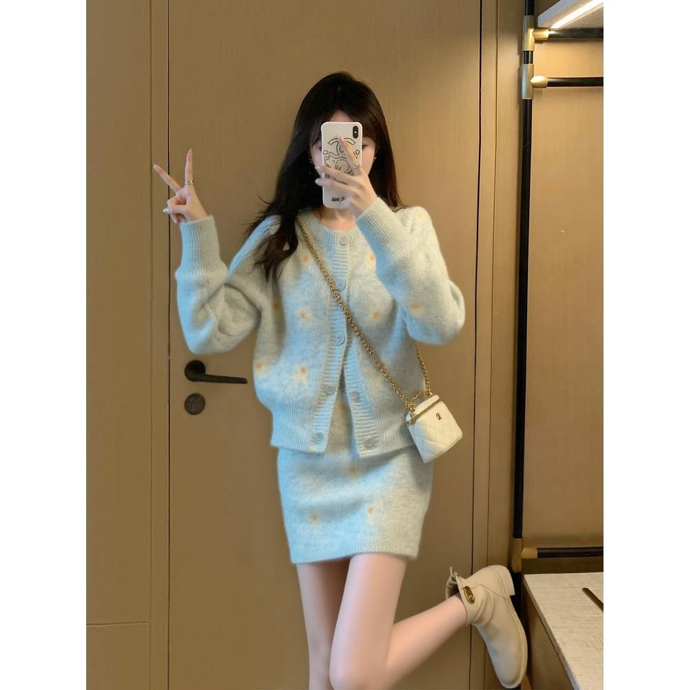 灰蓝色针织套装女2025新款韩系一整套小个子穿搭上衣半身裙两件套