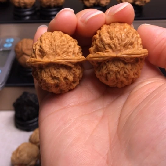 文玩核桃把件火焰纹绣球21