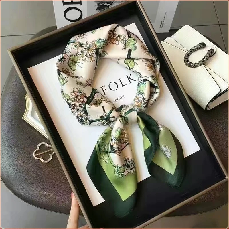 丝巾女春秋季高档百搭时尚气质小方巾ins礼物时尚领巾送妈妈丝巾