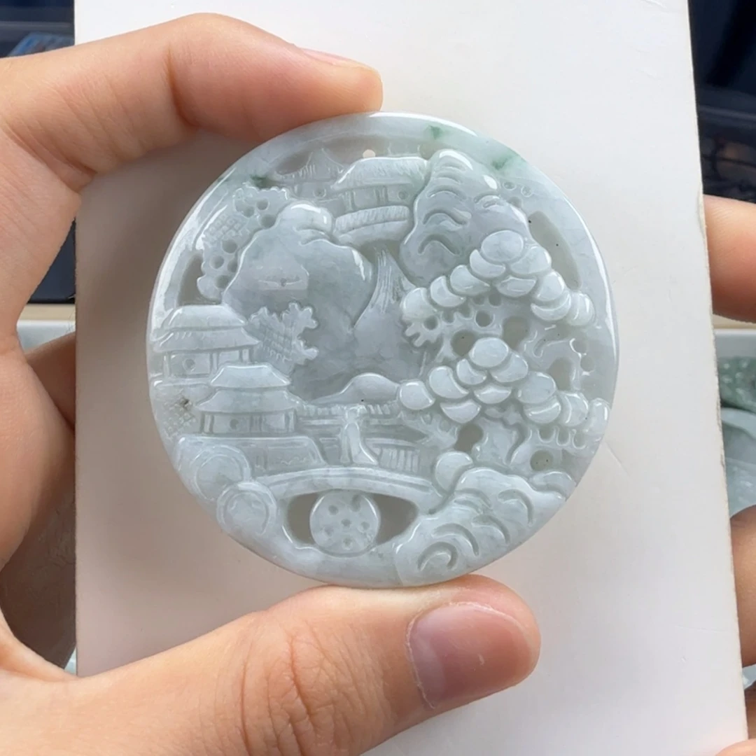 翡翠挂件未镶嵌翡翠