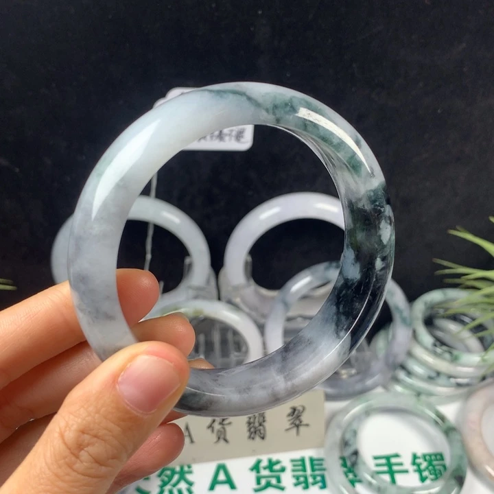 翡翠未镶嵌手镯58号。58.9圈