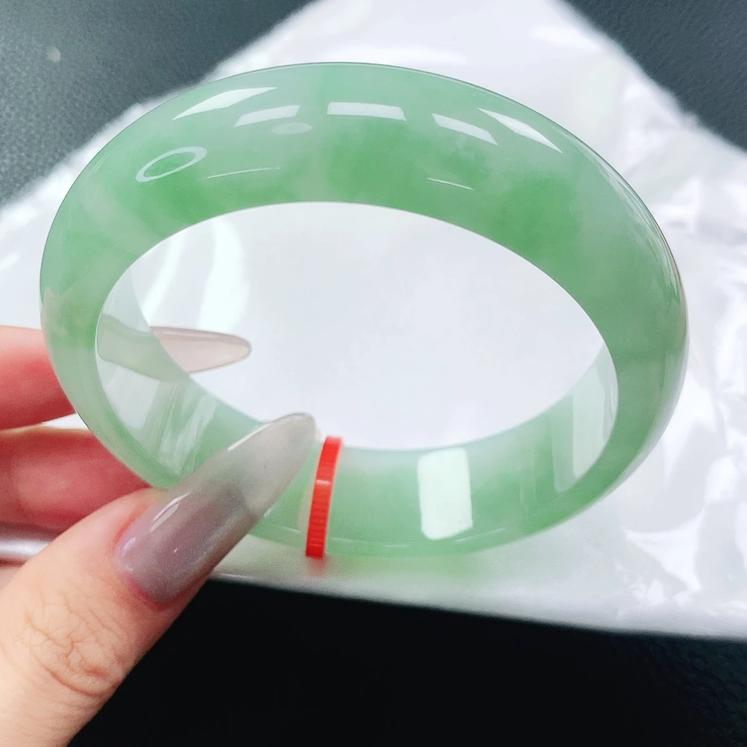 翡翠手镯未镶嵌57圈
