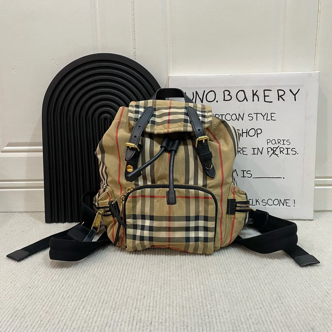95新 BURBERRY/博柏利 经典格纹双肩包