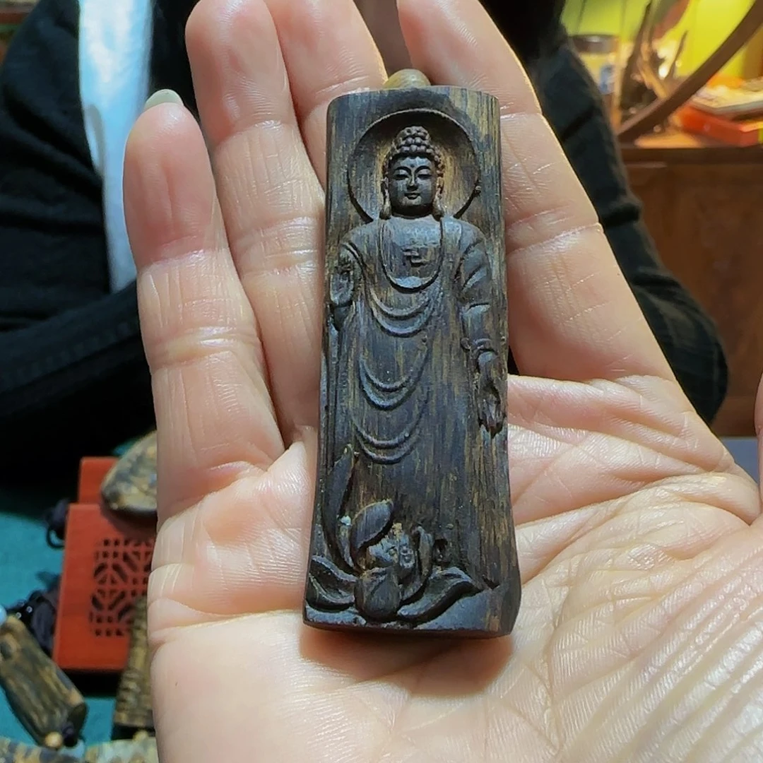 沉香吊坠师*海南白奇糖结沉水大日如来吊坠17.8克带绳