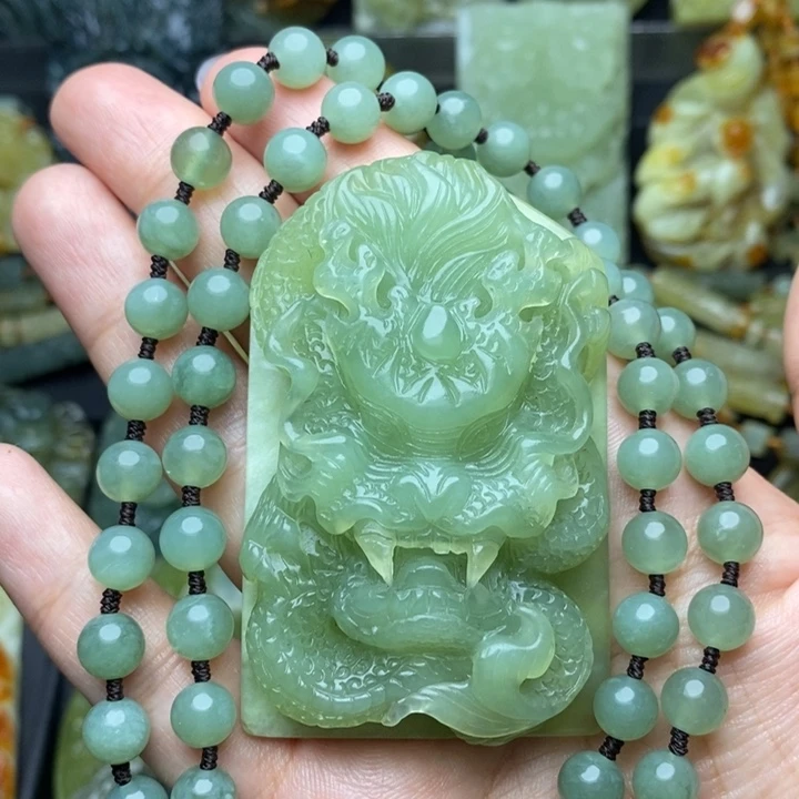 蛇纹石玉未镶嵌颈饰