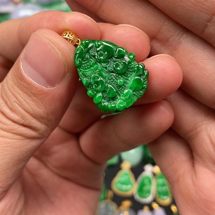 颈饰未镶嵌翡翠吊坠