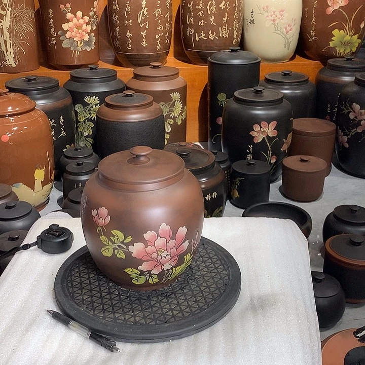 彩填小茶罐。