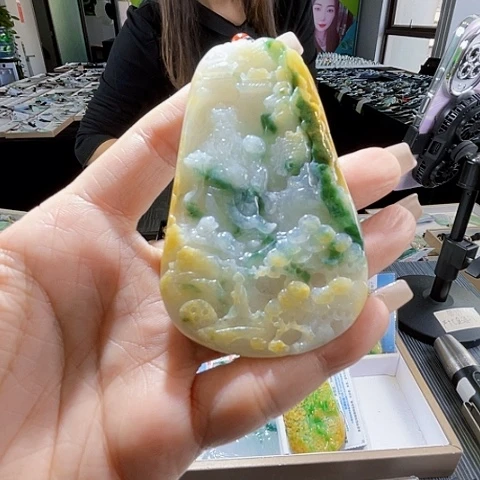 颈饰未镶嵌翡翠一个
